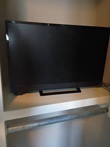 lot 1708 image: Vizio 24in Television