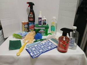 lot 1800 image: Cleaning Supplies Lot