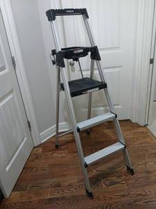 lot 1806 image: Cosco 20-502 APL 60 in Ladder 225 lb Medium-Duty Rating