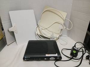 lot 1819 image: Cisco AT&T U-verse Wireless TV Receiver with Antennas and Power Adapter