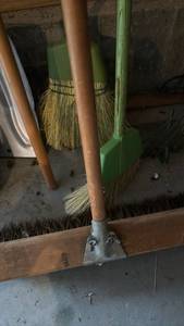 lot 3002 image: Brooms