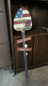 lot 3004 image: Decorative Shovel Yard Art God Bless America Flag Design