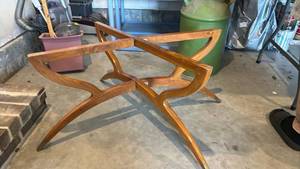 lot 3012 image: Table base.  No top, and missing one leg cap