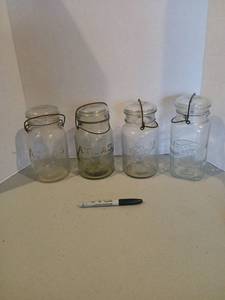 lot 3105 image: 4 Glass Canning Jars with Wire Bail Lids, one with chipped lid