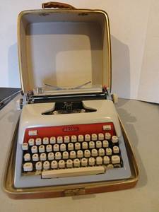 lot 3107 image: Royal Portable Typewriter with Carrying Case