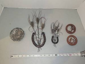 lot 3204 image: Decorative Wall Accents, Horseshoe Wheat art and wood silhouettes