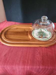 lot 3205 image: Decorative snowman sleigh and Christmas cheese board with dome cover