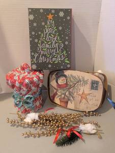 lot 3211 image: Christmas Holiday Decor Lot Candy Cane jar 8x9