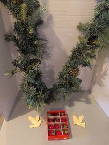 lot 3215 image: Christmas swag, apple ornaments and doves
