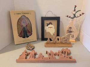 lot 3218 image: Christmas wood art and Holiday Decoration Lot