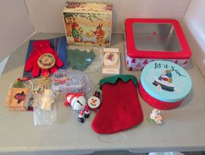 lot 3222 image: Christmas misc tins, gloves and ornaments