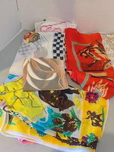 lot 3225 image: Doilies, hankies, scarves and bandanas
