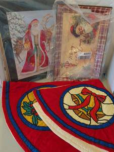 lot 3228 image: Holiday Decorations Lot Christmas tree skirt, 16x20 art Print and tray