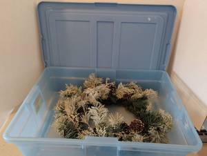 lot 3236 image: 14 in holiday wreath in storage tub
