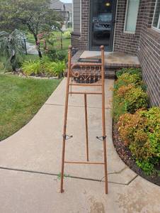 lot 3238 image: Antique wooden easel 17x61