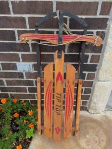 lot 3239 image: Tip Top Sled with Curved Handles and Rope