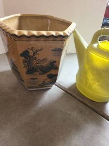 lot 3304 image: Ornamental flowerpot 13x14 and plastic watering can