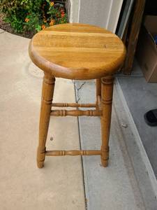 lot 3314 image: Barstool, 24in