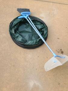lot 3315 image: Collapsible trash can, broom, dustpan