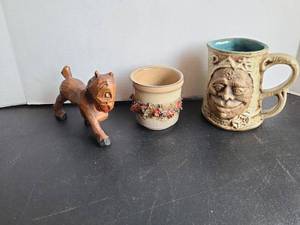 lot 3430 image: Lot of 4 Decorative Items Ceramic Mug Carved Figurines