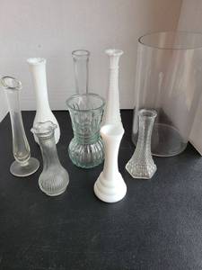 lot 3437 image: Vases