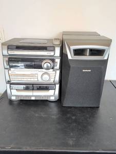 lot 3522 image: Aiwa Stereo System with CD Player, Cassette, Radio and Speakers