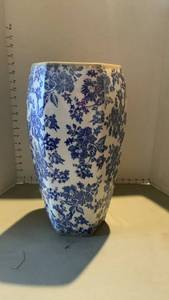 lot 3603 image: Blue and White Ceramic Vase with Floral Pattern, 16X8
