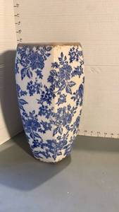 lot 3605 image: Blue and White Ceramic Barrel Planter with Floral Pattern 14X7