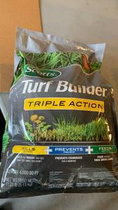 lot 3619 image: Scotts Turf Builder Triple Action 11.31 lb Covers 4000 sq ft