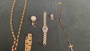 lot 1900 image: Womens jewelry