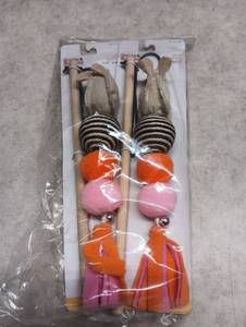 lot 40 image: Boots & Barkley Catnip Chase Cat Wand Toy 2-Pack - Retail $15