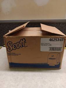 lot 101 image: Scott Smoke Purple Hub Manual Towel Dispenser 4625303