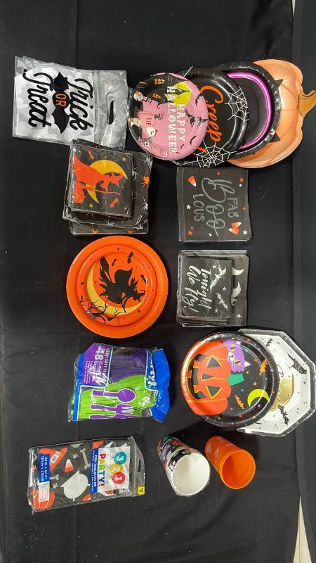 lot 7772 image: Halloween Party Supplies Lot Plates Napkins Cups Cutlery Decorations