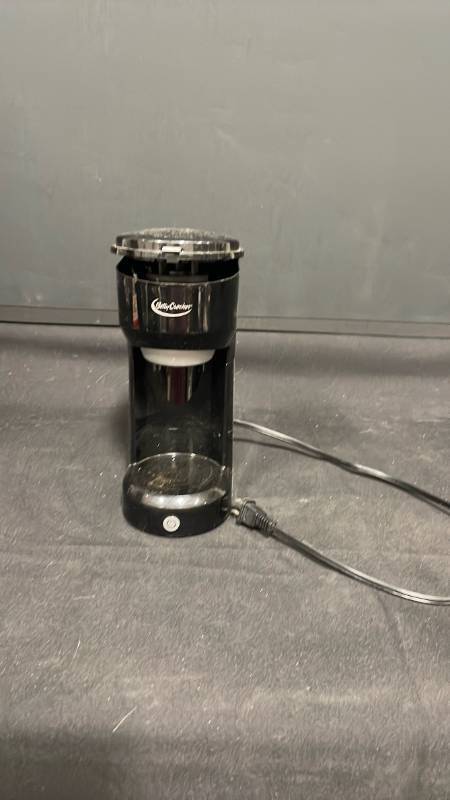 lot 7831 image: Betty Crocker Single-Serve Coffee Maker