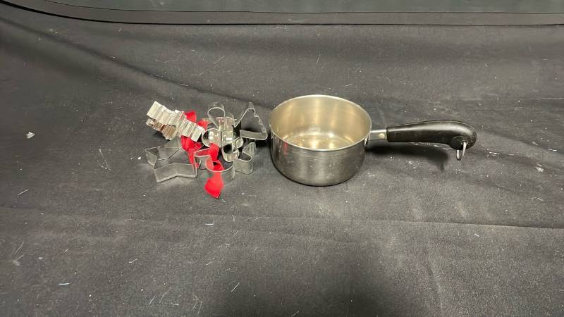 lot 7846 image: Metal Saucepan with Black Handle and Cookie Cutters Set