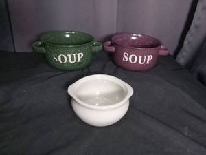 lot 7003 image: 3 Soup Bowls - Green Speckled, Burgundy Speckled, and White