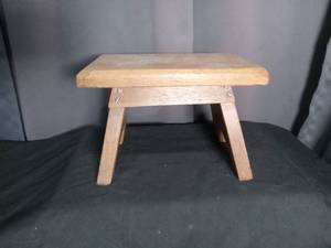 lot 7004 image: Wood Step Stool with Rounded Top