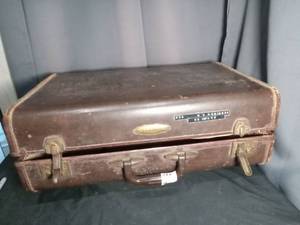 lot 7015 image: Schwayder Bros Samsonite Suitcase