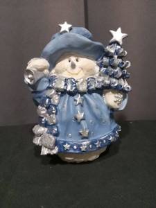 lot 7030 image: Snowman Figurine Holiday Decoration Blue and White with Star Tree