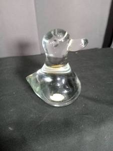 lot 7034 image: Clear Glass Duck Figurine