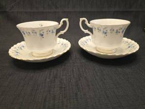 lot 1388 image: Royal Albert Memory Lane Teacup and Saucer Set 2 Piece