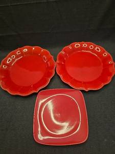 lot 1395 image: Mainstays Stoneware Dinnerware Set 3-Piece Red Scalloped Rim