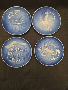lot 1405 image: 4 Blue Decorative Plates Animal Motifs 1988 Mothers Day