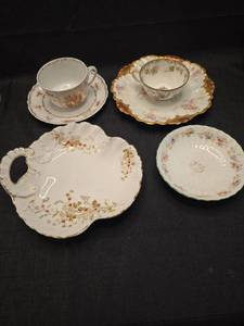 lot 1406 image: Porcelain Teacup and Saucer Lot 6 Pieces Floral Decorated Gold Trim