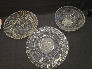 lot 1410 image: 3 Decorative Glass Bowls with Fruit and Zodiac Relief Design
