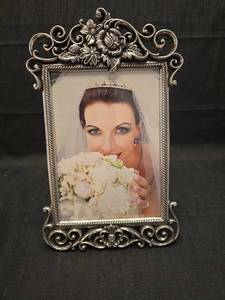 lot 1411 image: Ornate Decorative Picture Frame 5x7  with Floral Crest