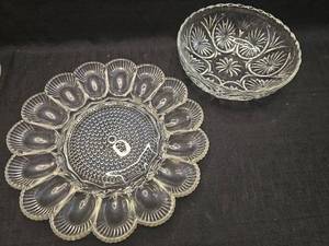 lot 1413 image: 2 Glass Oyster Plates with Shell and Hobnail Design