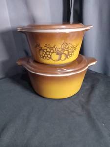 lot 6873 image: Pyrex casserole set Old Orchard