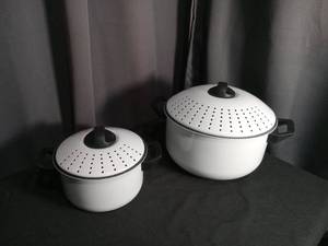 lot 6880 image: 2 Piece Pasta Cooker Pot Set with Perforated Lids