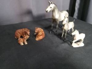 lot 6924 image: Animal Figurine Lot 6Pieces Horses Bears